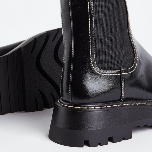 H&M black chelsea boot with contrast stitch - Picture 3 of 10